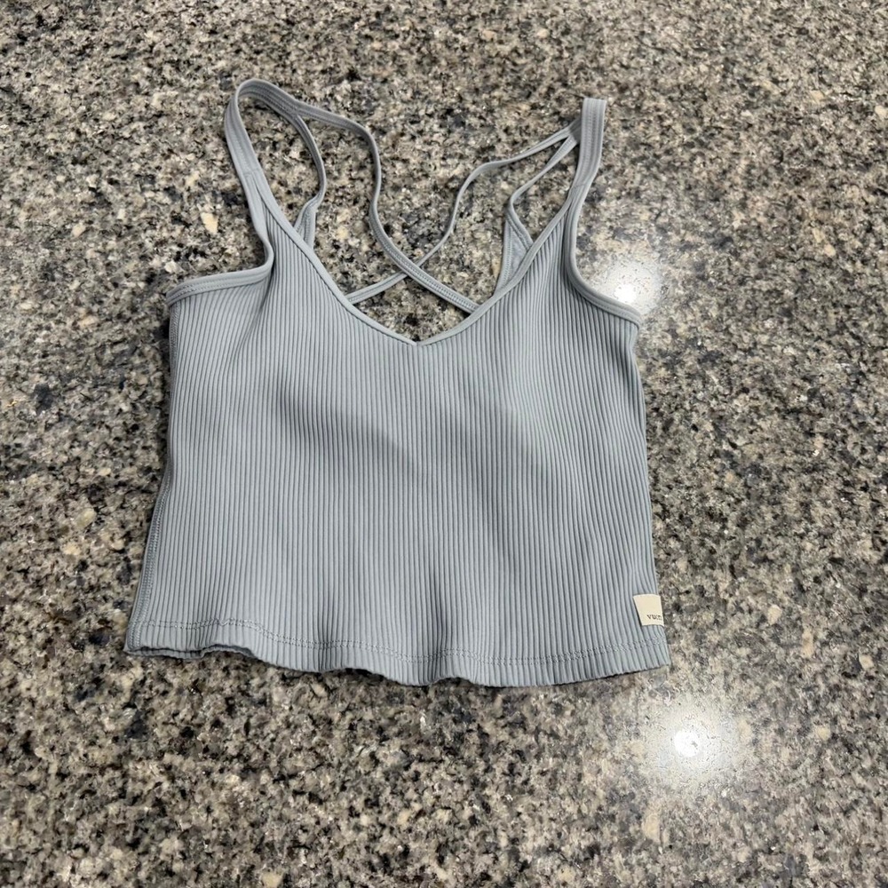 Vuori gray ribbed crop tank top